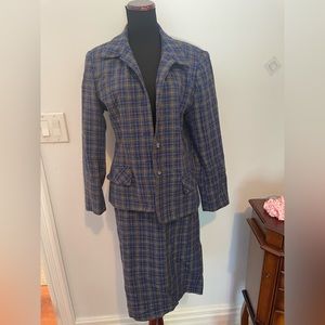 Joan Leslie late 80’s early 90’s women’s skirt suit